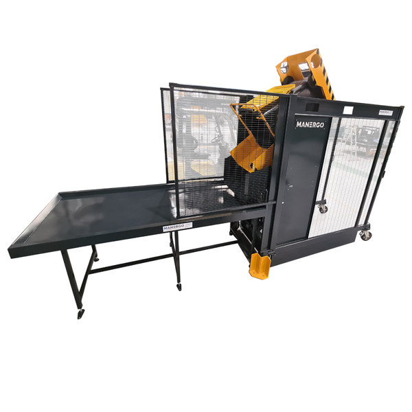 Videur de poubelle avec sa table de tri