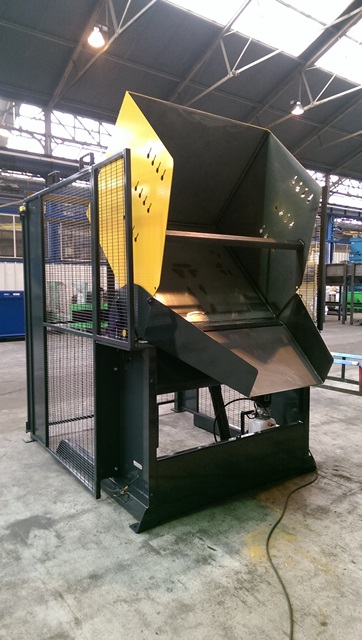 Box tipper with metal discharge chute